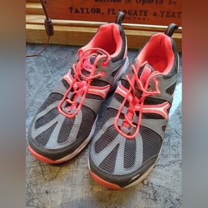 Speedo runners Sz 8 Mens